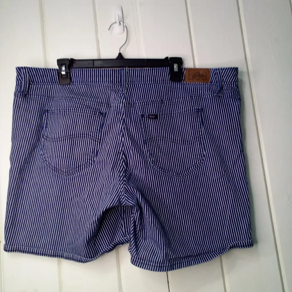 Lee shorts women